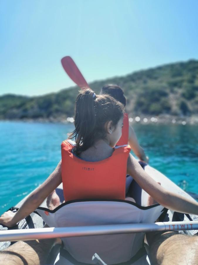 Cara Catherine Geremèas Buitenkant foto